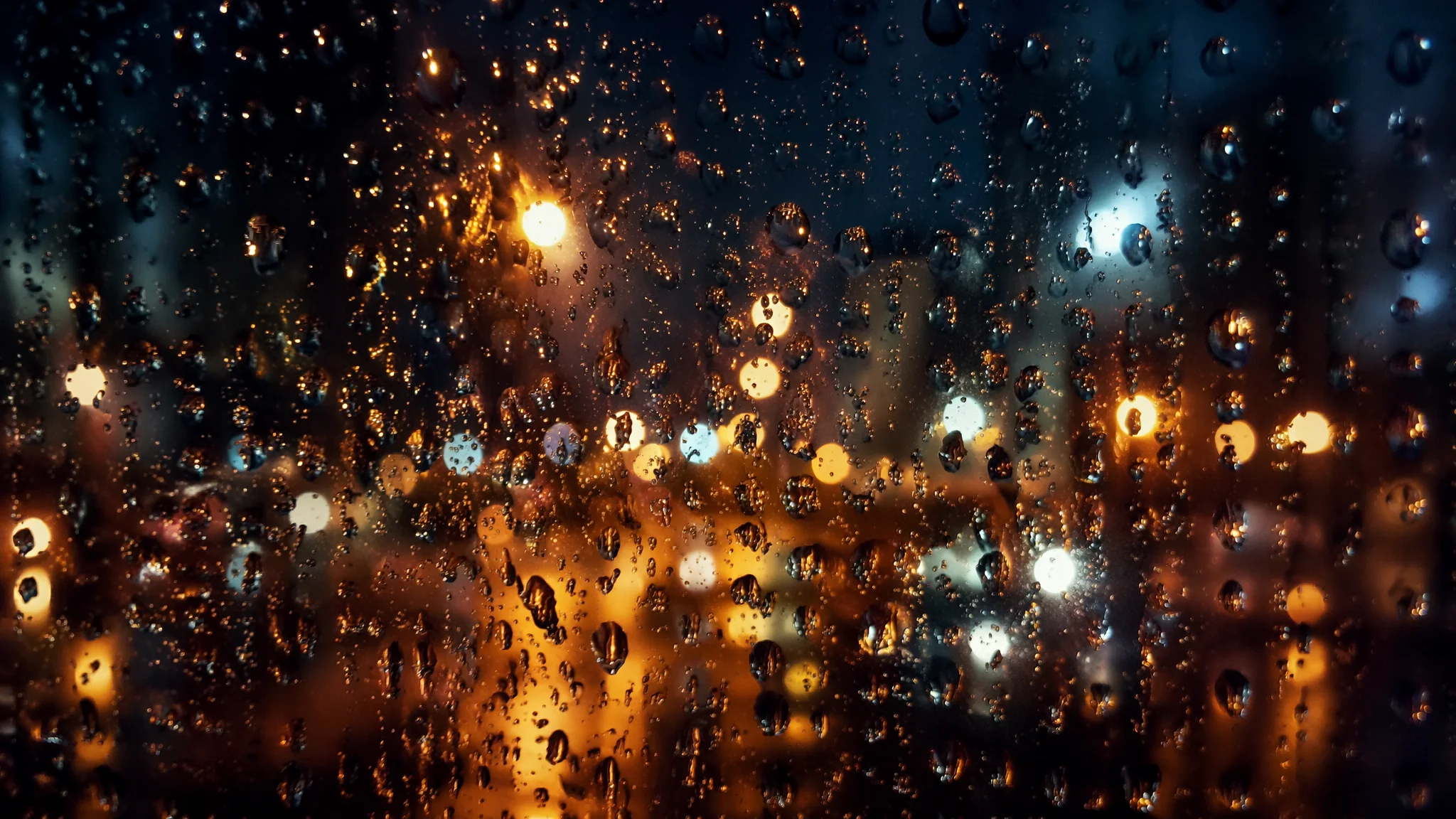 AI绘画画雨滴怎么画出真实感？雨滴水珠材质与光线的提示词技巧